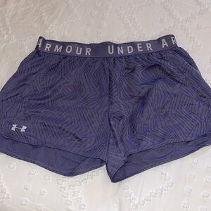 Women’s Large Under Armour Shorts